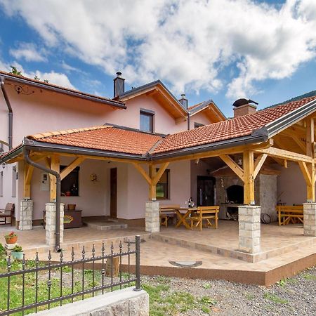Amazing Home In Vrzici With Jacuzzi Екстер'єр фото