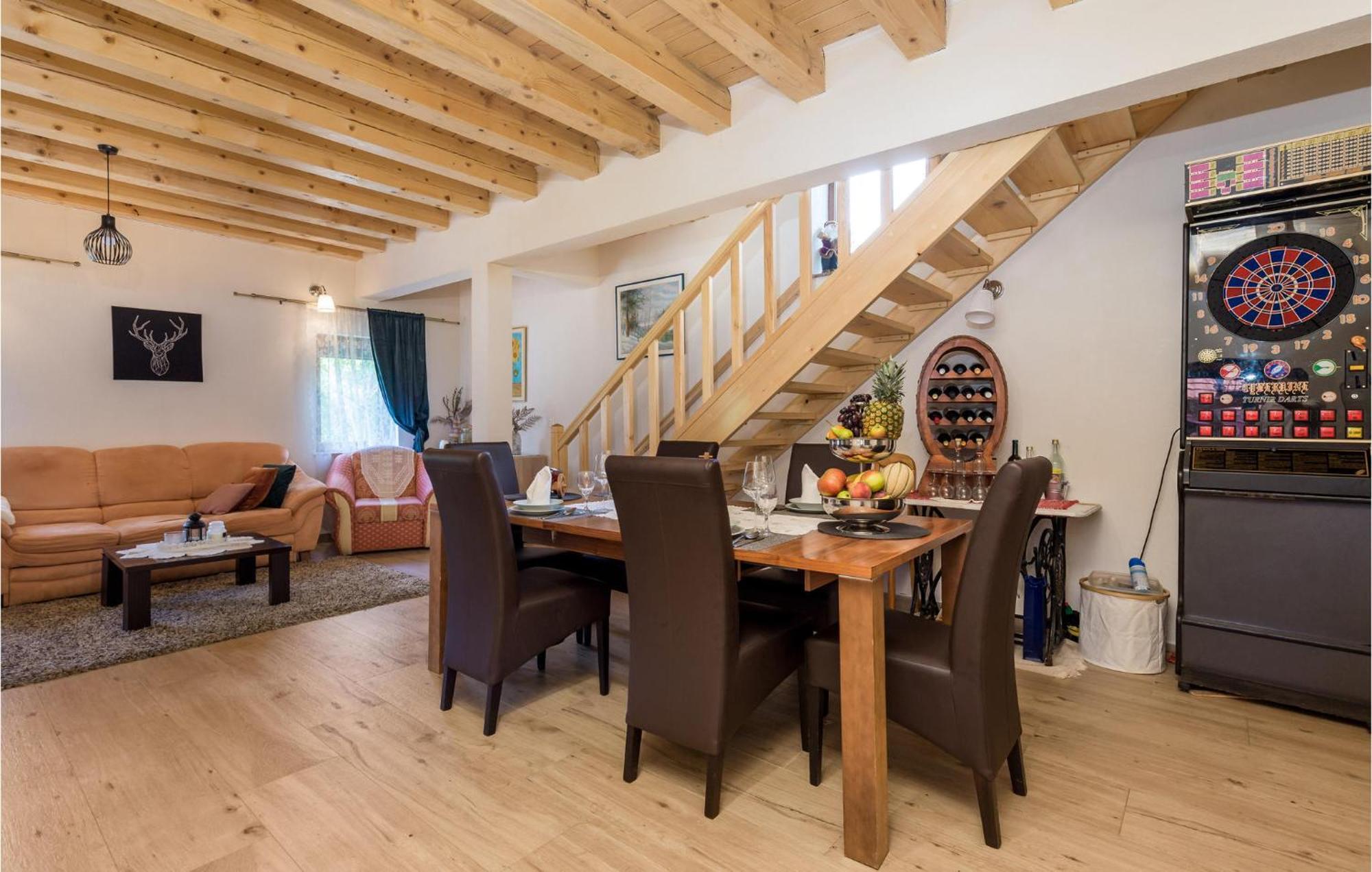 Amazing Home In Vrzici With Jacuzzi Екстер'єр фото