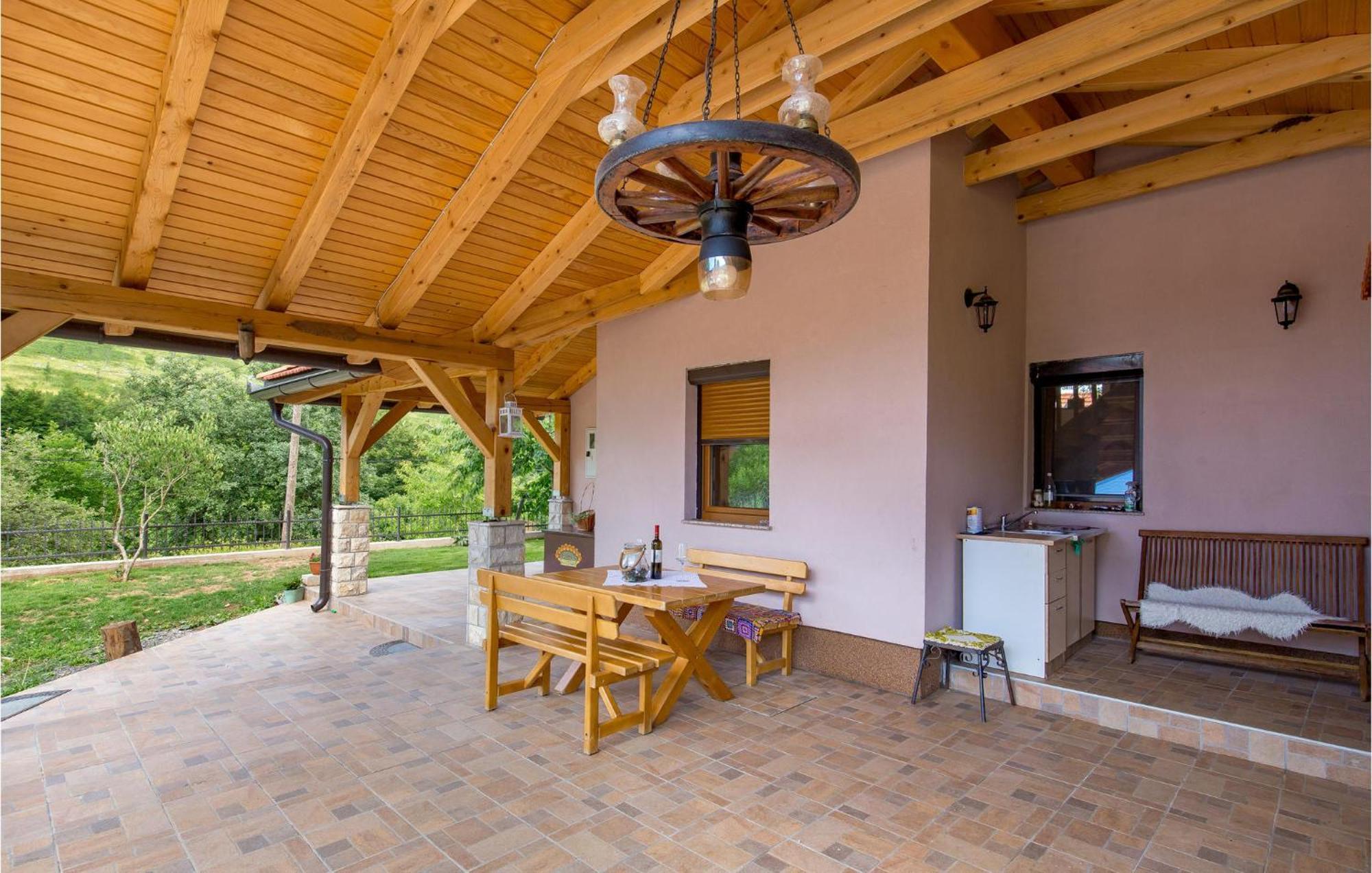 Amazing Home In Vrzici With Jacuzzi Екстер'єр фото