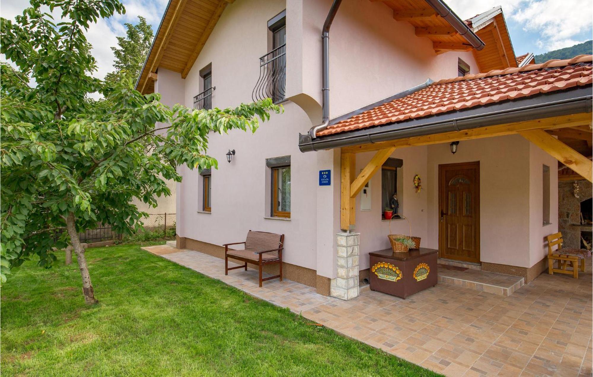 Amazing Home In Vrzici With Jacuzzi Екстер'єр фото