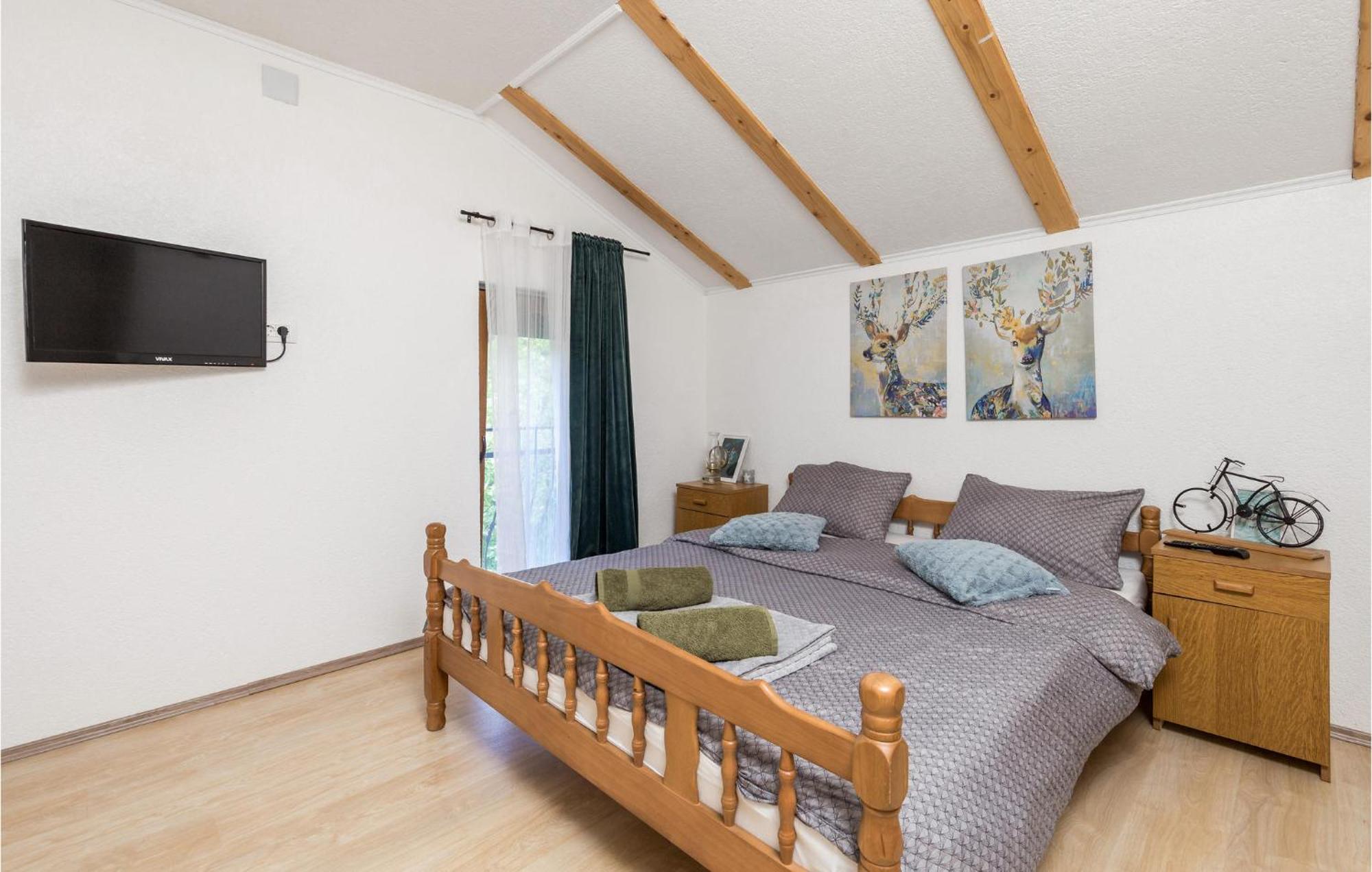 Amazing Home In Vrzici With Jacuzzi Екстер'єр фото